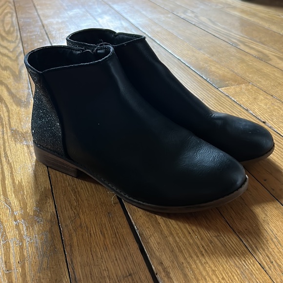 Girls Cat & Jack booties - Picture 1 of 3